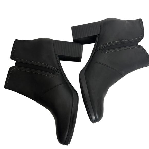 Clarks Bayla Glow Black Leather Comfort Stacked Heel Bootie Women's Size 11 - Picture 4 of 10